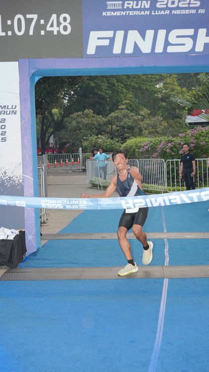 Race photo from KEMLU RUN 2025