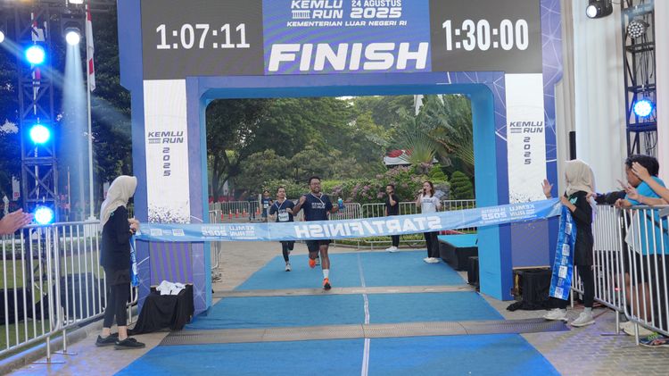 Race photo from KEMLU RUN 2025