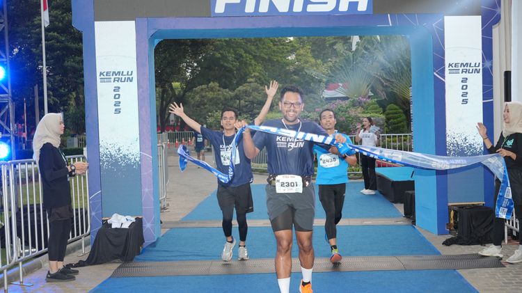 Race photo from KEMLU RUN 2025
