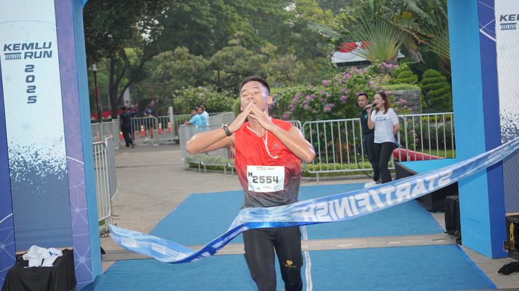 Race photo from KEMLU RUN 2025