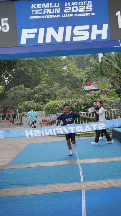 Race photo from KEMLU RUN 2025