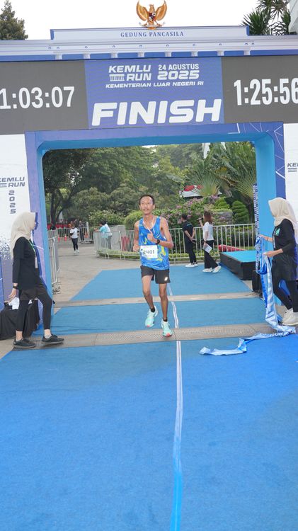 Race photo from KEMLU RUN 2025