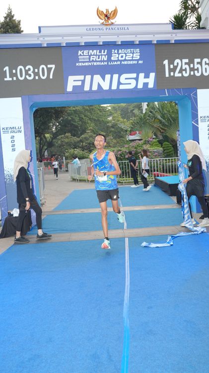 Race photo from KEMLU RUN 2025