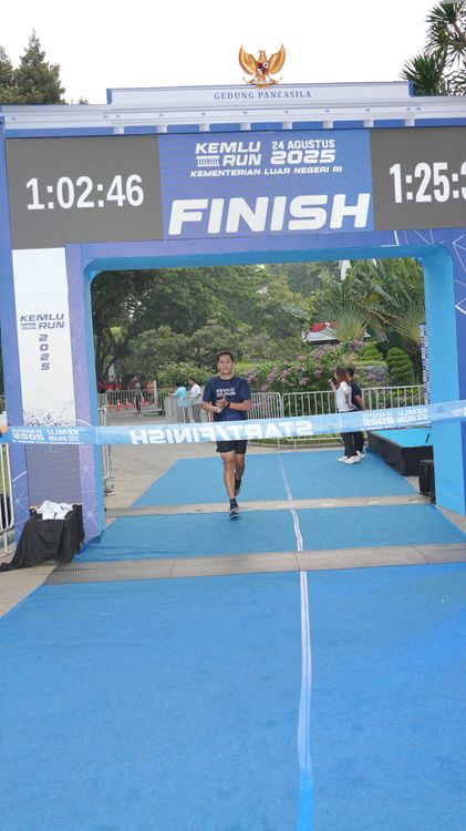 Race photo from KEMLU RUN 2025