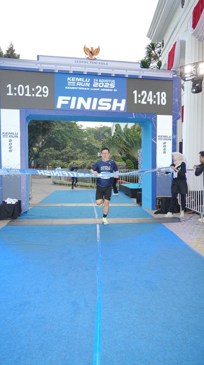 Race photo from KEMLU RUN 2025
