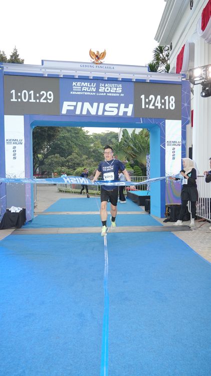 Race photo from KEMLU RUN 2025