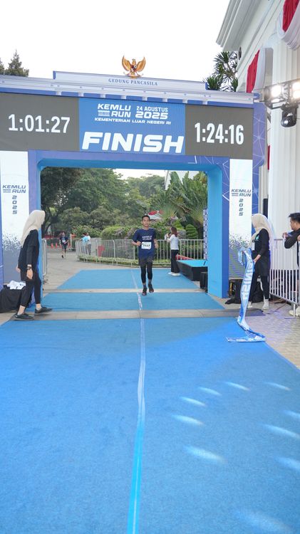 Race photo from KEMLU RUN 2025