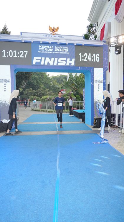 Race photo from KEMLU RUN 2025