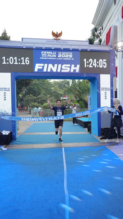 Race photo from KEMLU RUN 2025