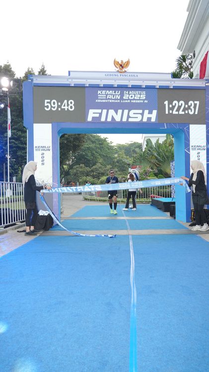 Race photo from KEMLU RUN 2025