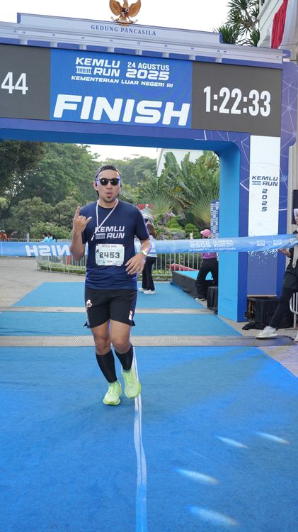 Race photo from KEMLU RUN 2025