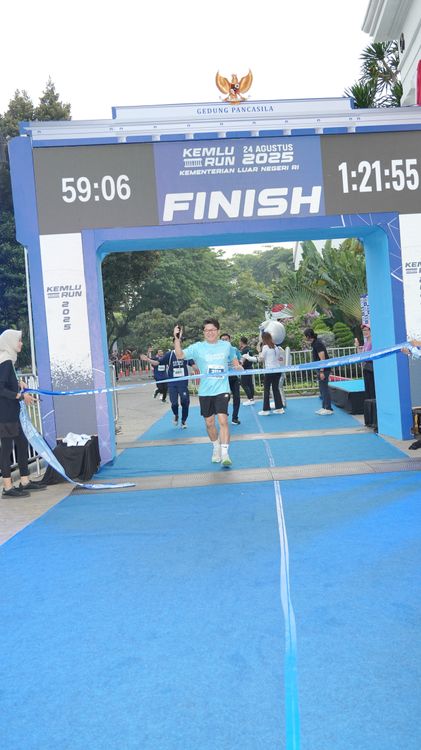 Race photo from KEMLU RUN 2025
