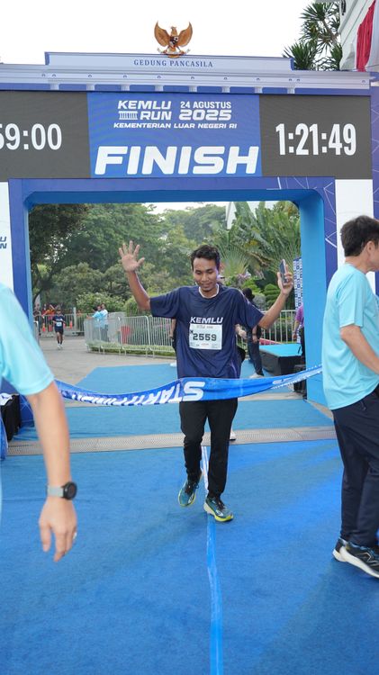 Race photo from KEMLU RUN 2025