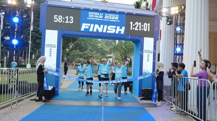 Race photo from KEMLU RUN 2025