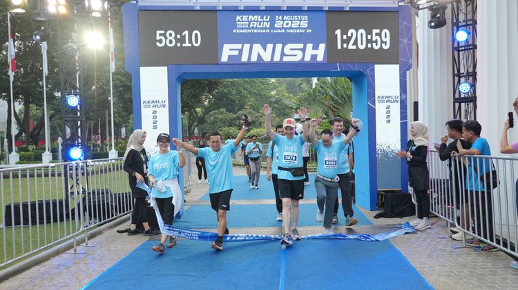 Race photo from KEMLU RUN 2025