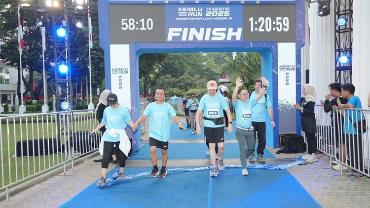 Race photo from KEMLU RUN 2025