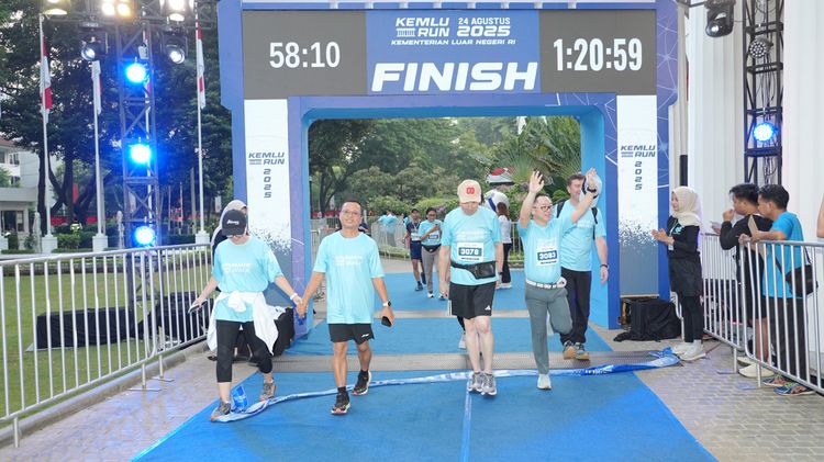 Race photo from KEMLU RUN 2025