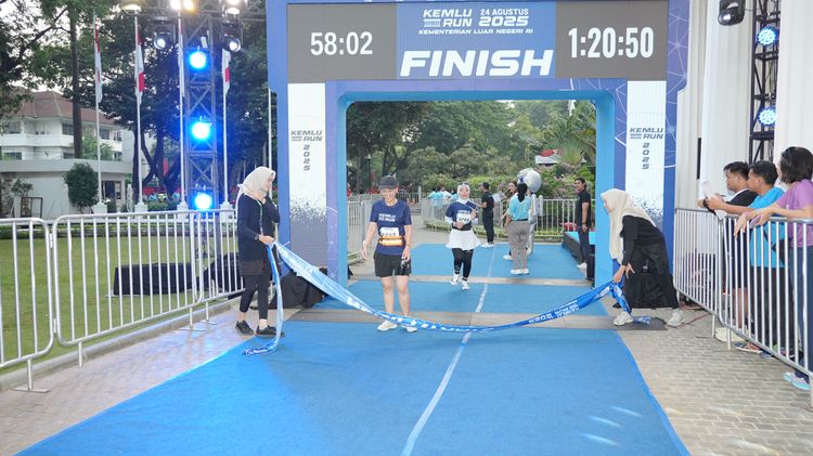 Race photo from KEMLU RUN 2025