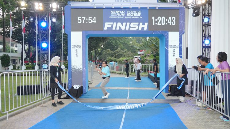 Race photo from KEMLU RUN 2025