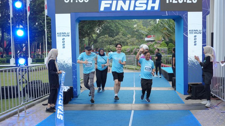 Race photo from KEMLU RUN 2025