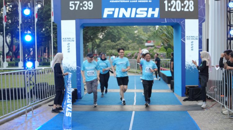 Race photo from KEMLU RUN 2025