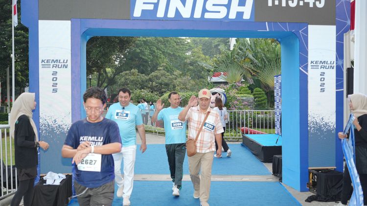 Race photo from KEMLU RUN 2025