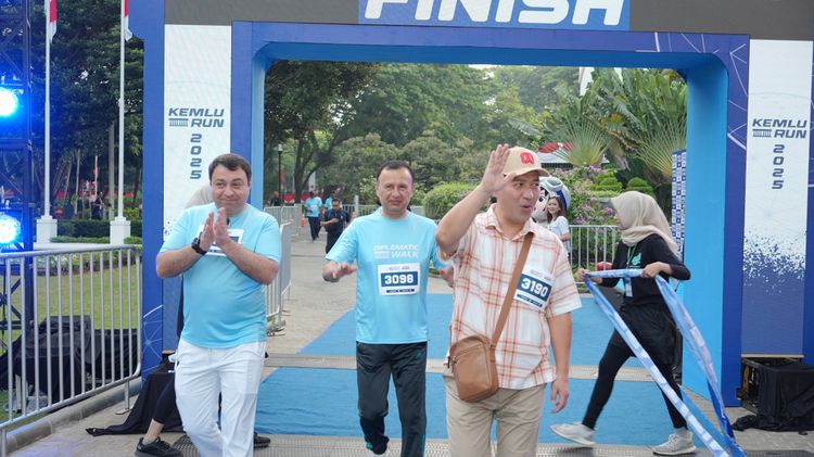 Race photo from KEMLU RUN 2025