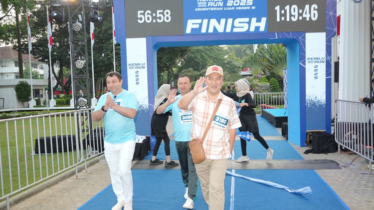 Race photo from KEMLU RUN 2025