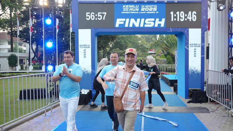 Race photo from KEMLU RUN 2025
