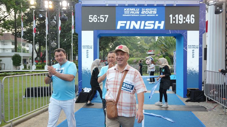 Race photo from KEMLU RUN 2025