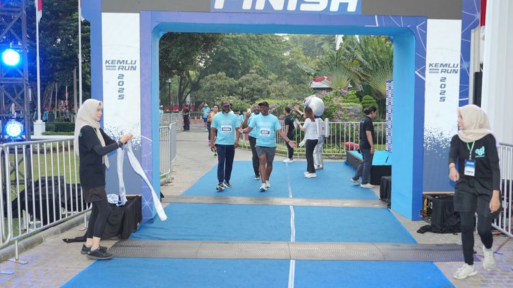 Race photo from KEMLU RUN 2025