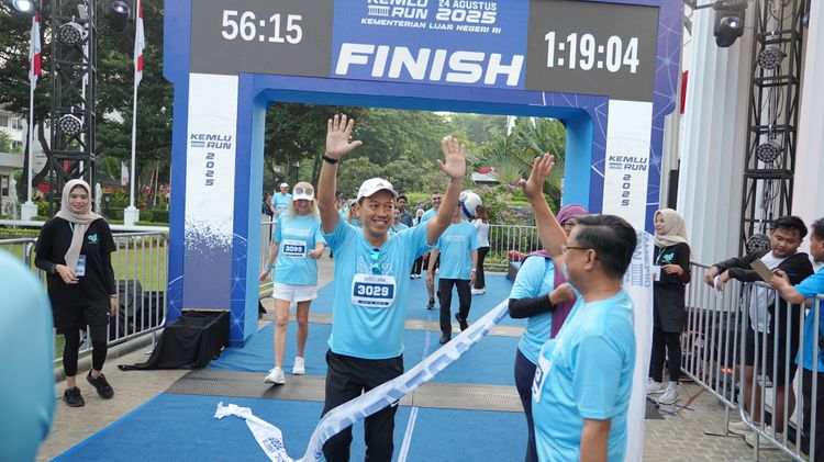 Race photo from KEMLU RUN 2025