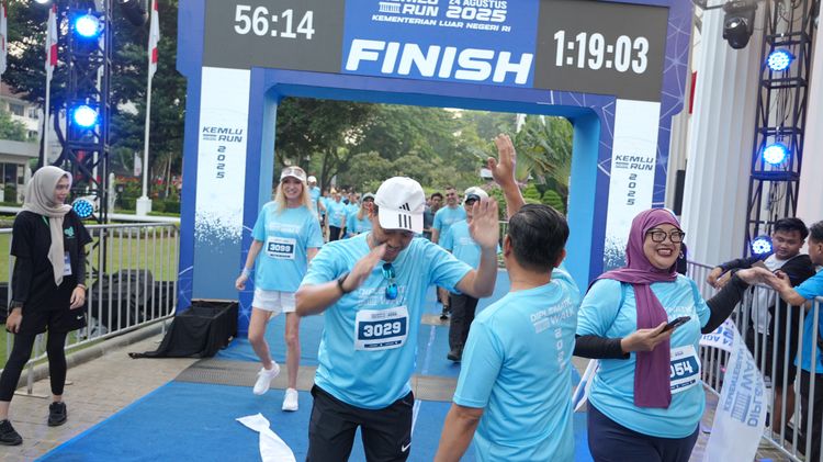 Race photo from KEMLU RUN 2025
