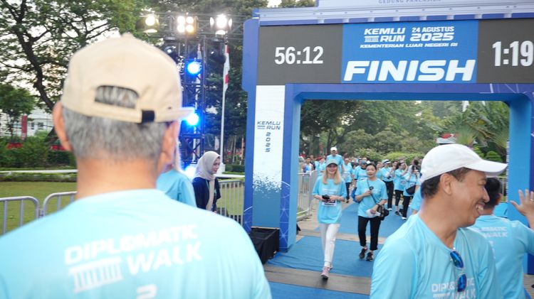 Race photo from KEMLU RUN 2025