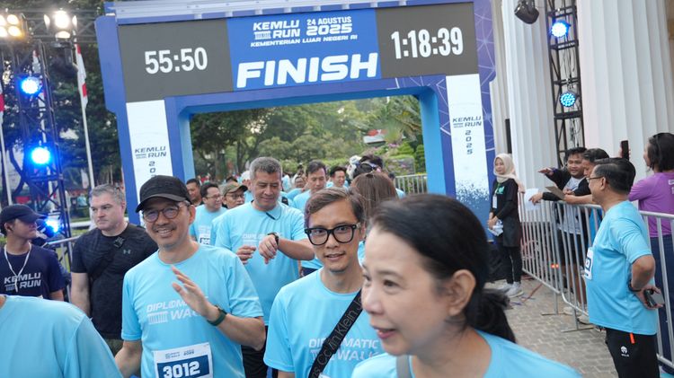 Race photo from KEMLU RUN 2025