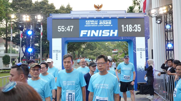 Race photo from KEMLU RUN 2025