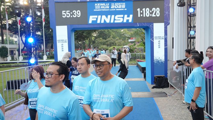 Race photo from KEMLU RUN 2025