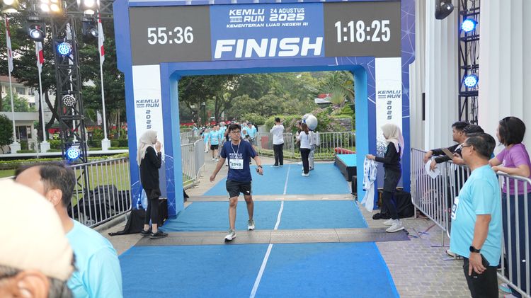 Race photo from KEMLU RUN 2025