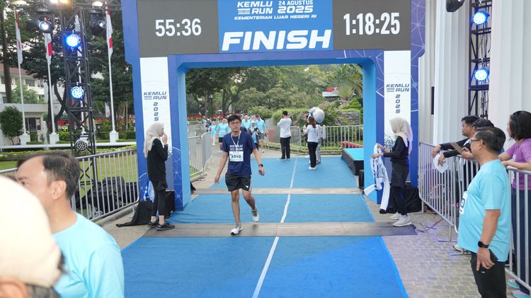 Race photo from KEMLU RUN 2025