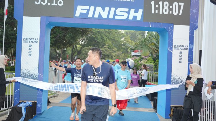 Race photo from KEMLU RUN 2025