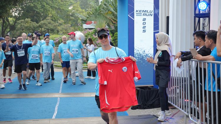 Race photo from KEMLU RUN 2025