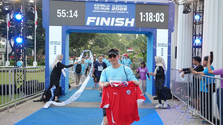 Race photo from KEMLU RUN 2025