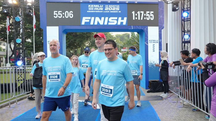 Race photo from KEMLU RUN 2025