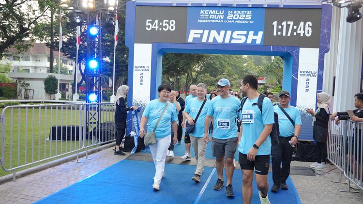 Race photo from KEMLU RUN 2025