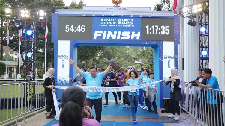 Race photo from KEMLU RUN 2025