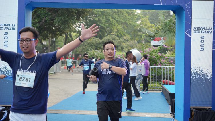 Race photo from KEMLU RUN 2025