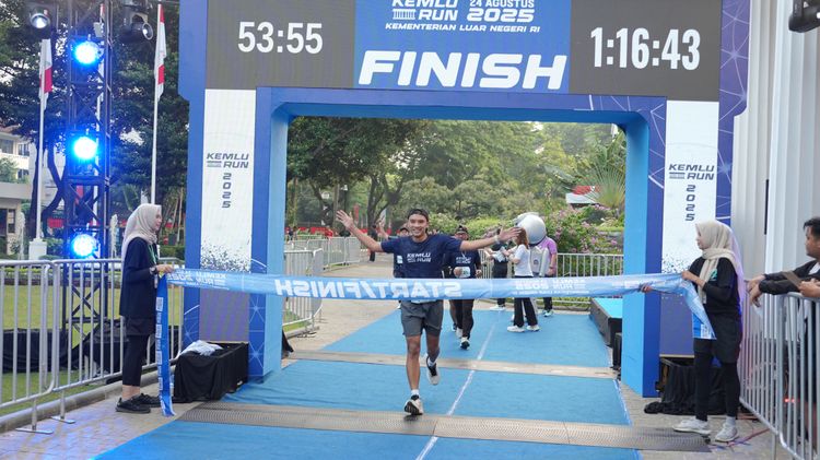 Race photo from KEMLU RUN 2025