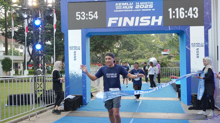 Race photo from KEMLU RUN 2025