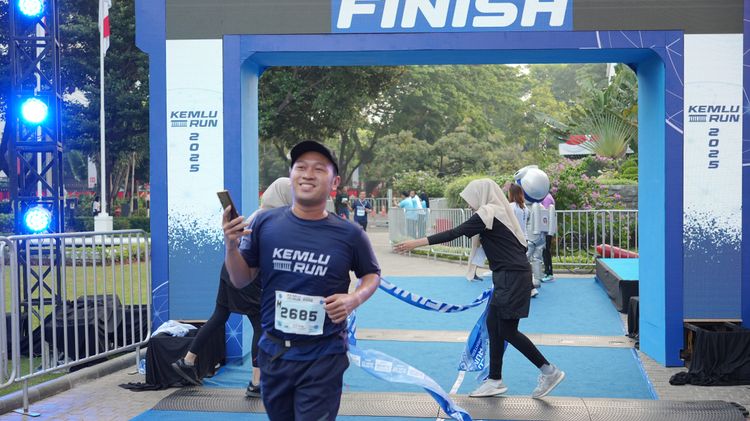 Race photo from KEMLU RUN 2025