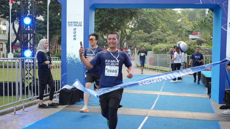 Race photo from KEMLU RUN 2025
